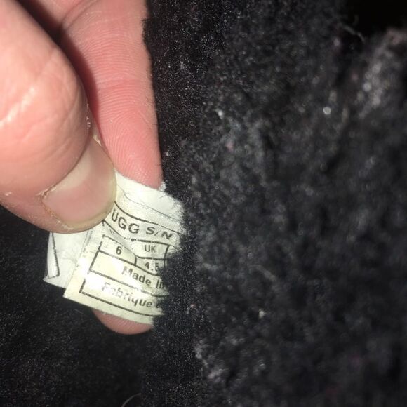 Uggs shearling lined boots with bows in the back - Picture 5 of 7